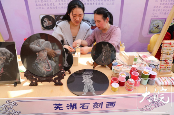 安全的股票配资平台 无声世界里的艺术回响，芜湖一听障人士石刻画将亮相故宫_大皖新闻 | 安徽网